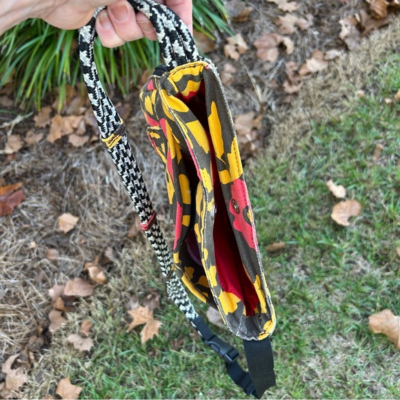 KAVU Limited Edition Floral Crossbody - Picture 7 of 7